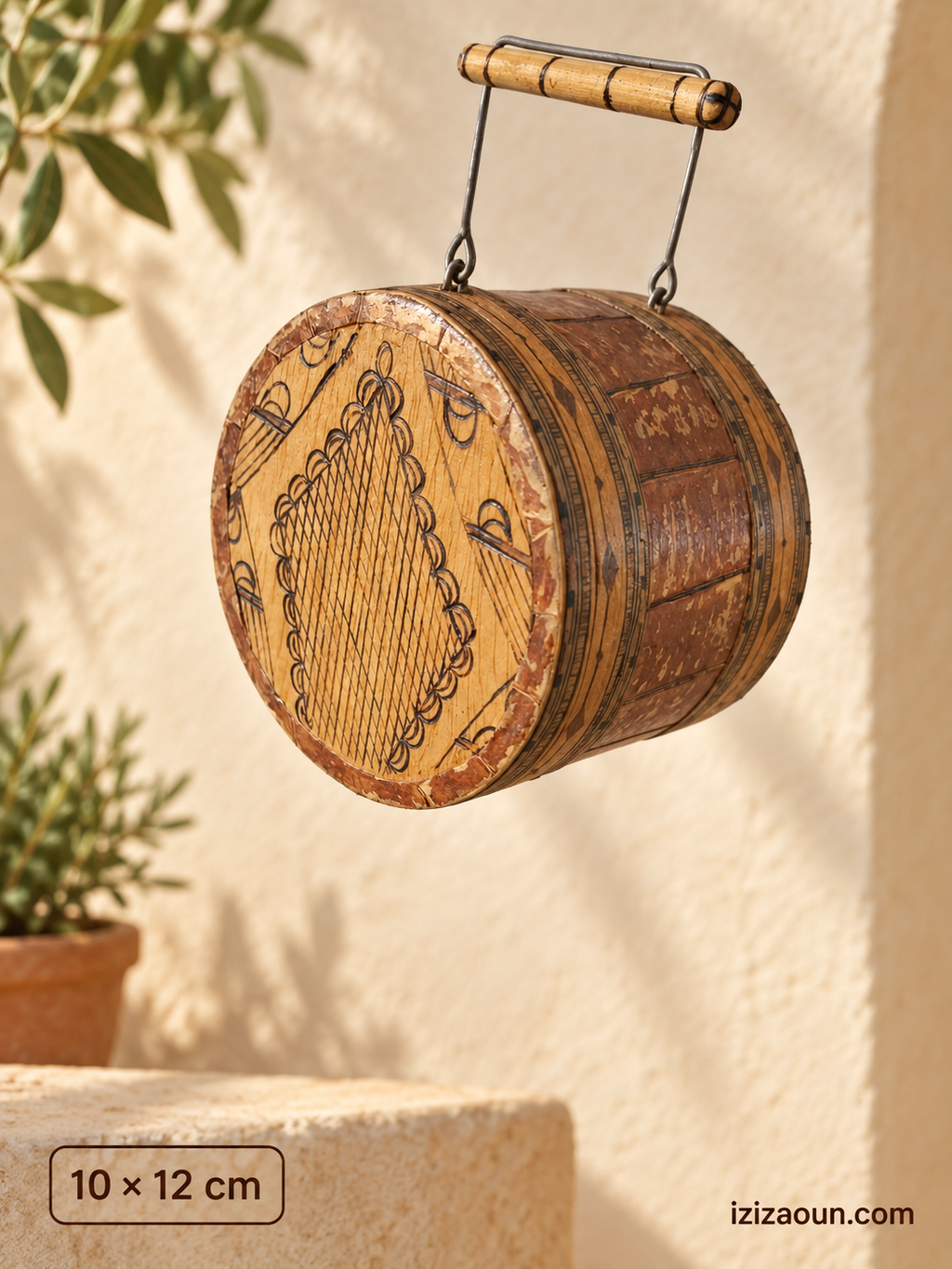 Nichoir artisanal suspendu en matières naturelles – Pièce unique 10 × 12 cm