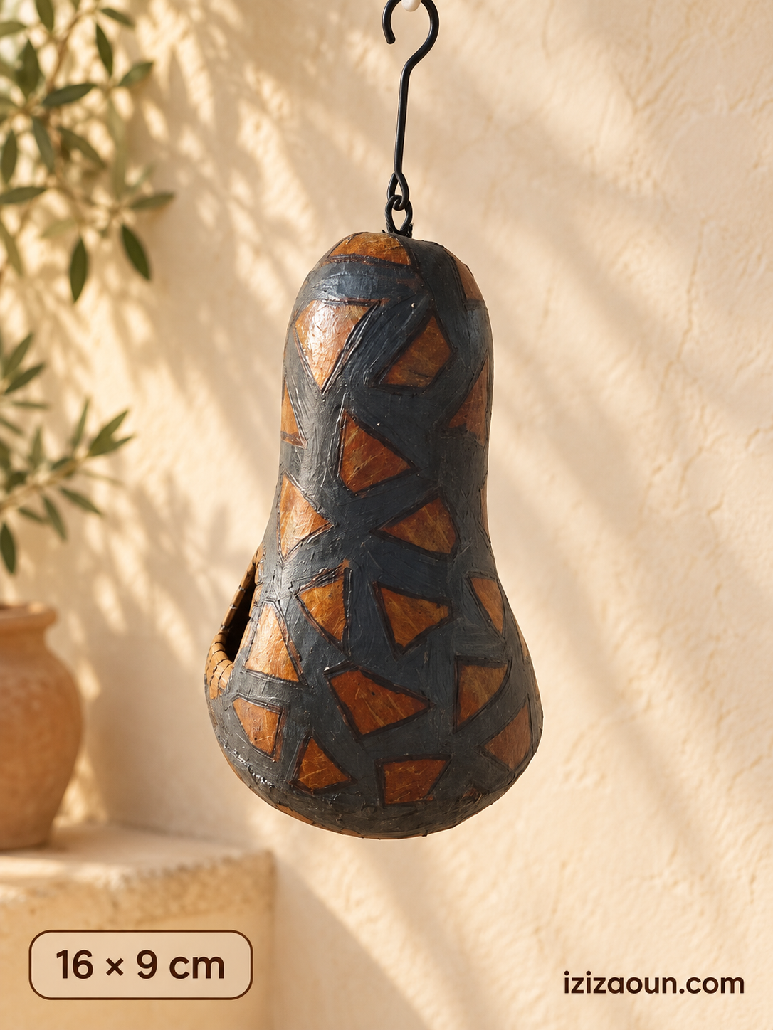Nichoir artisanal suspendu forme calebasse – Pièce unique 16 × 9 cm